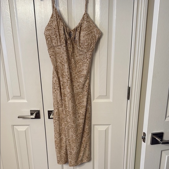 No Boundaries Dresses & Skirts - No Boundaries Tan Paisley Midi Dress